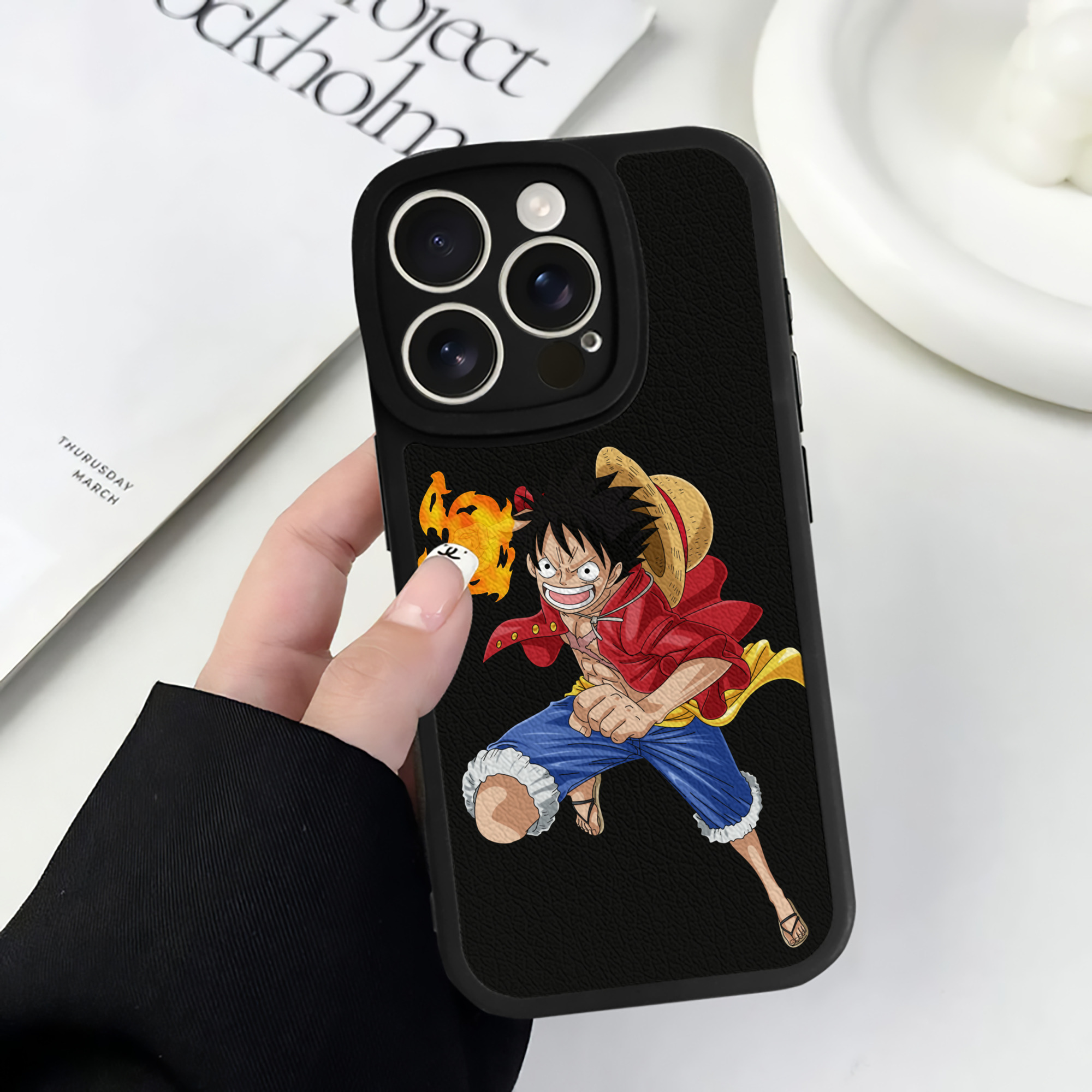 （画像用） ワンピース モンキー・D・ルフィ ONE PIECE Monkey D. Luffy 【iPhone 16シリーズ対応】シリコンスマホケース（レザー調） 材質：シリコン